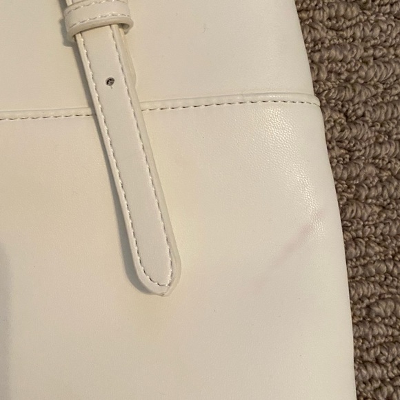 Betsey Johnson White Heart Embossed Shoulder Bag - AS IS 👌 - Picture 4 of 10